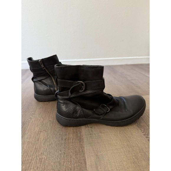 Born Womens Size 8M Black Leather Moto Biker Ankle Boots Double Buckle Side Zip - Picture 2 of 12